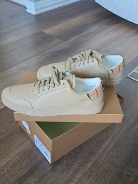 Burberry Beige Low-Top Sneakers with Signature Plaid Heel